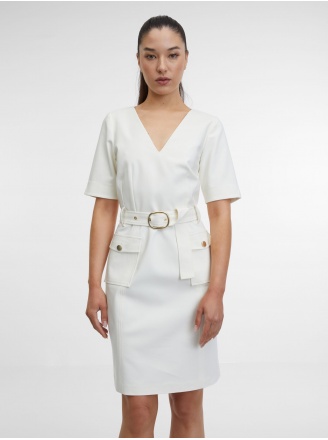 Бяла рокля с колан