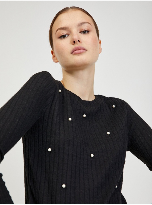 Черен пуловер с декорация от перли - изглед 2