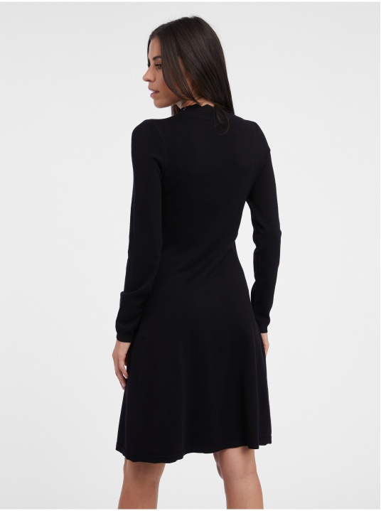 Черна плетена рокля с декорация - изглед 3