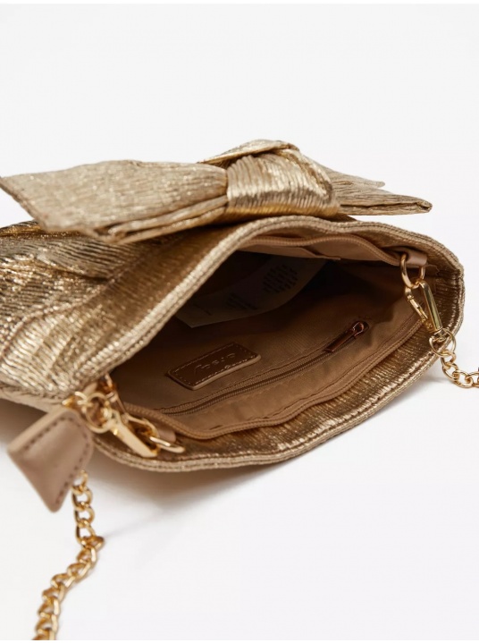 Златиста чанта с панделка - изглед 4