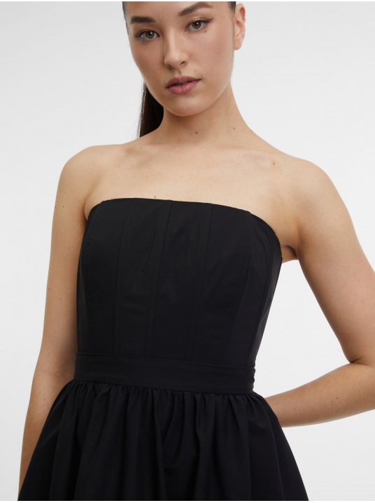 Черна рокля с голи рамене - изглед 4